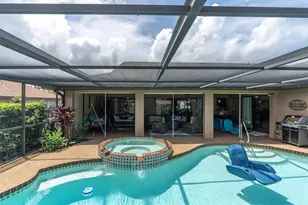 301 Thorn Hill Pl, Sun City Center, FL 33573 - Photo 2