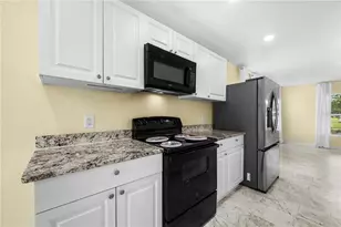 1703 12th St S, Saint Petersburg, FL 33705 - Photo 22