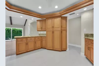 491 Cypress Way E, Naples, FL 34110 - Photo 8