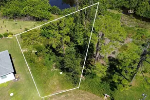 132 Glades Dr, Rotonda West, FL 33947 - Photo 1