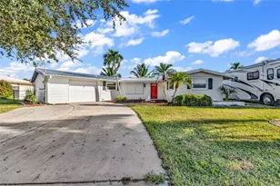 138 Leland St SE, Port Charlotte, FL 33952 - Photo 2