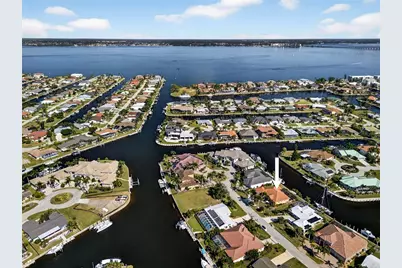 132 Crescent Drive, Punta Gorda, FL 33950 - Photo 2