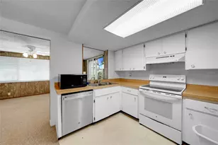 4221 Triton Rd, Venice, FL 34293 - Photo 10