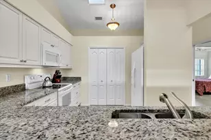 12221 SW Kingsway Cir, Lake Suzy, FL 34269 - Photo 14