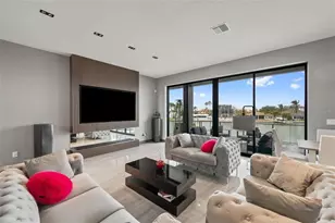 36 Dolphin Dr, Treasure Island, FL 33706 - Photo 12