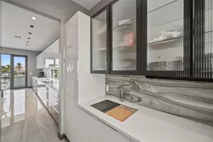 36 Dolphin Dr, Treasure Island, FL 33706 - Photo 8