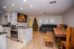 2719 Forest Knoll Dr, Sarasota, FL 34232 - Photo 8