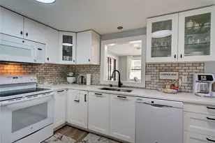 3135 Nocturne Rd, Venice, FL 34293 - Photo 4