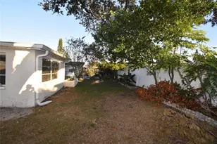 7300 Embassy Blvd, Port Richey, FL 34668 - Photo 16