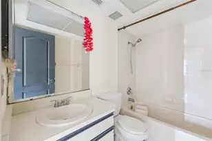 4306 Madeira Ct, Sarasota, FL 34233 - Photo 16