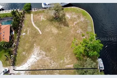 2105 Jamaica Way, Punta Gorda, FL 33950 - Photo 4