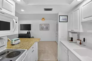 650 Pinellas Point Dr S, Saint Petersburg, FL 33705 - Photo 10