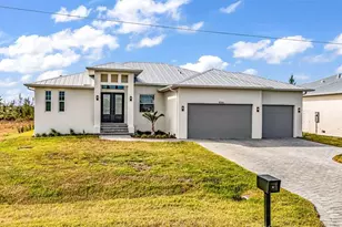 8086 Clyde Cir, Port Charlotte, FL 33981 - Photo 4