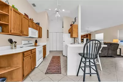 13412 SW Pembroke Circle N, Lake Suzy, FL 34269 - Photo 16