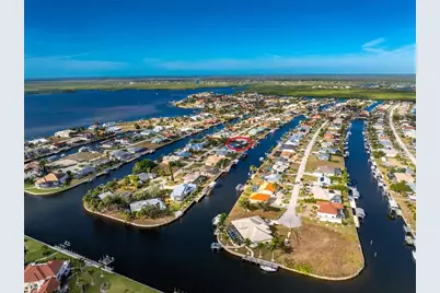 128 Sinclair Street SE, Port Charlotte, FL 33952 - Photo 2