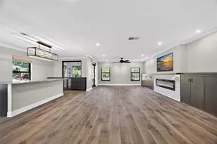 3641 Glen Eagle Dr, Sarasota, FL 34238 - Photo 4