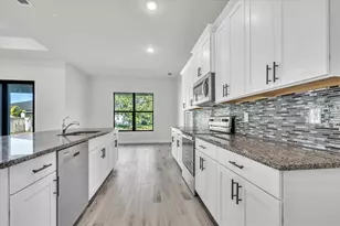 459 NE 2nd Pl, Cape Coral, FL 33909 - Photo 10