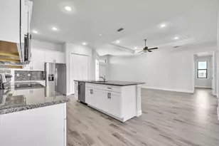 459 NE 2nd Pl, Cape Coral, FL 33909 - Photo 8