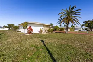 10 Golfview Rd, Rotonda West, FL 33947 - Photo 10