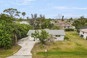 340 Periwinkle Rd, Venice, FL 34293 - Photo 1