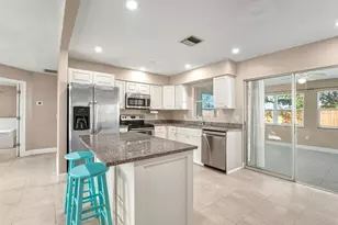 1017 Rosedale Rd, Venice, FL 34293 - Photo 4