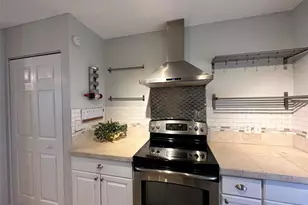 749 Hartford Dr NW, Port Charlotte, FL 33952 - Photo 4