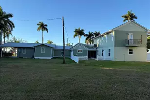 621 Or 625 W Retta Esplanade, Punta Gorda, FL 33950 - Photo 8