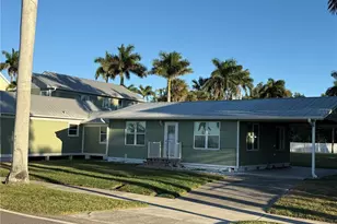 621 Or 625 W Retta Esplanade, Punta Gorda, FL 33950 - Photo 4