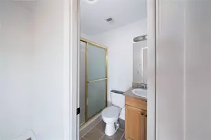 3242 Ramblewood Dr N, Sarasota, FL 34237 - Photo 18