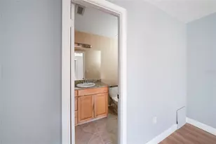 3242 Ramblewood Dr N, Sarasota, FL 34237 - Photo 12