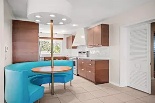 801 Pinellas Point Dr S, Saint Petersburg, FL 33705 - Photo 4