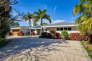 801 Pinellas Point Dr S, Saint Petersburg, FL 33705 - Photo 2