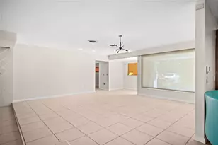 801 Pinellas Point Dr S, Saint Petersburg, FL 33705 - Photo 10