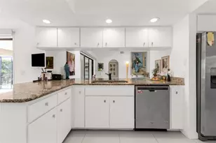 11903 SW Kingsway Cir, Lake Suzy, FL 34269 - Photo 10