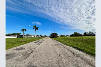 1229 NE 13th Place, Cape Coral, FL 33909 - Photo 4
