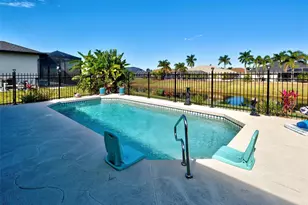 77 Medalist Rd, Rotonda West, FL 33947 - Photo 2