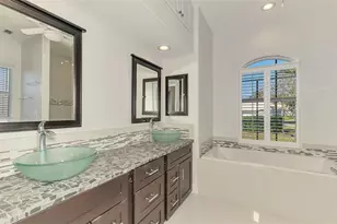 4900 Old Oakleaf Dr, Sarasota, FL 34233 - Photo 42
