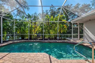 4900 Old Oakleaf Dr, Sarasota, FL 34233 - Photo 2