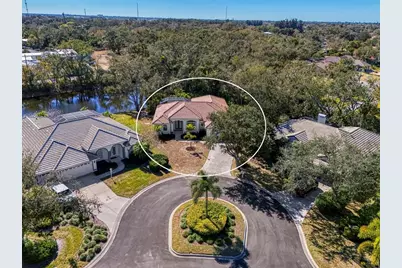 4900 Old Oakleaf Drive, Sarasota, FL 34233 - Photo 4