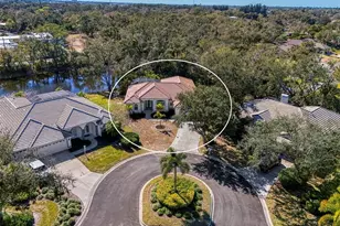 4900 Old Oakleaf Dr, Sarasota, FL 34233 - Photo 4