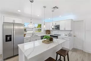 4637 Maceachen Blvd, Sarasota, FL 34233 - Photo 10