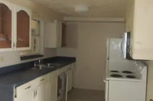 3024 Williamsburg St, Sarasota, FL 34231 - Photo 4