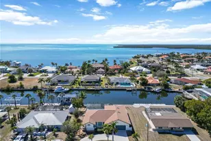 105 Sinclair St SE, Port Charlotte, FL 33952 - Photo 1