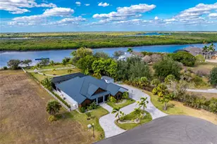 2001 Treasure Ln, Punta Gorda, FL 33982 - Photo 2