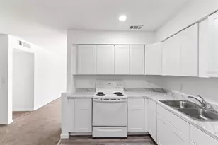 815 Papaya Dr, Tampa, FL 33619 - Photo 12