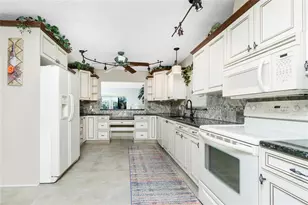 11409 SW Courtney Dr, Lake Suzy, FL 34269 - Photo 8