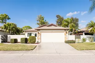 689 Linden Dr, Englewood, FL 34223 - Photo 2