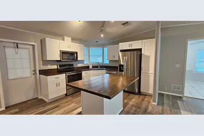 8410 Wagon Wheel Circle, North Fort Myers, FL 33917 - Photo 6