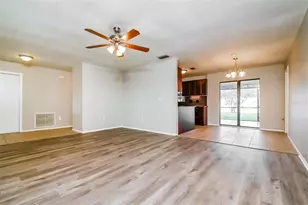 8419 Brandeis Cir E, Sarasota, FL 34243 - Photo 4