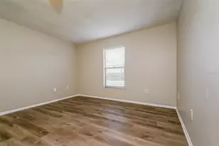 8419 Brandeis Cir E, Sarasota, FL 34243 - Photo 14